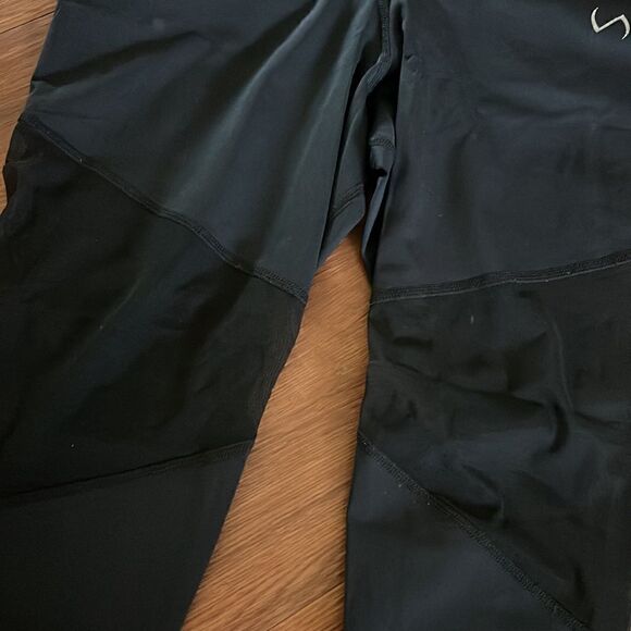 Like New Leggings - Knee Length - Size Small Infinity Sports Pants - Women’s - Picture 3 of 3